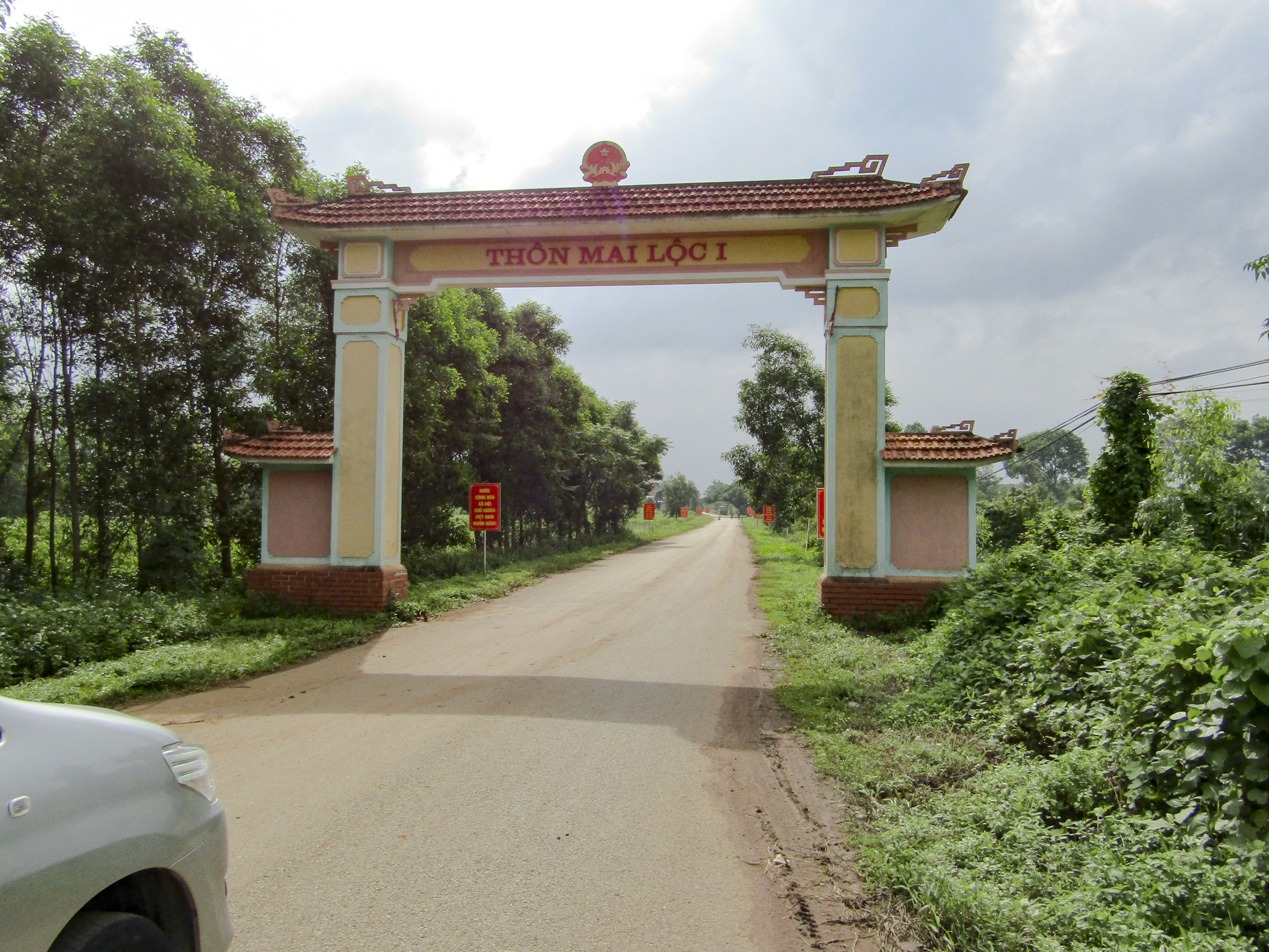 Mai Loc village entrance